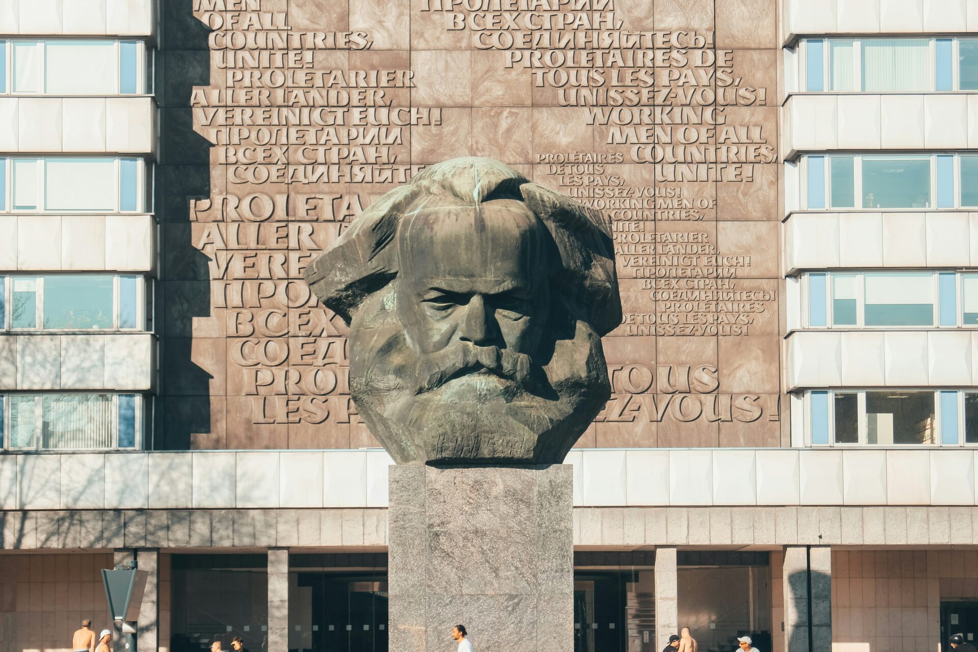 Karl-Marx-Monument in Chemnitz. Einheimische nennen ihn 