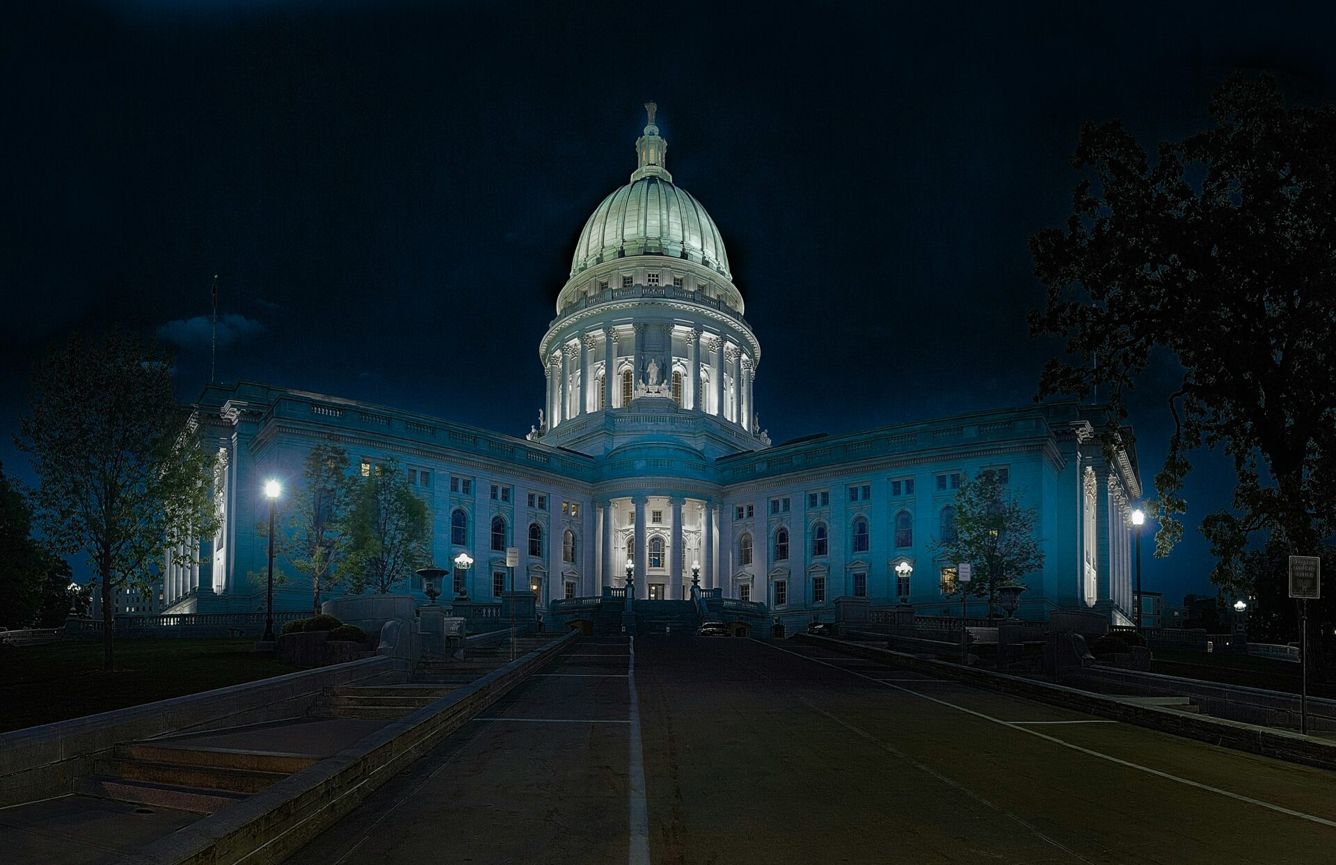 This is a 44 image HDR panoramic image of the Capitol building. This has been downsampled to 4k width so that it’s not stupidly large. I’m playing around with HDR panoramas at the moment and this one turned out pretty well.
